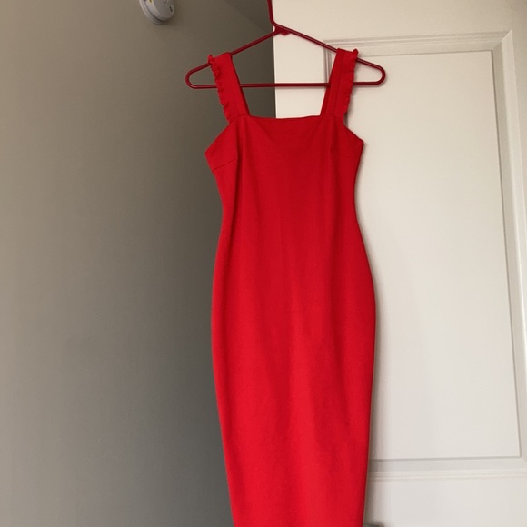 Beautiful red dress - Picture 3 of 3